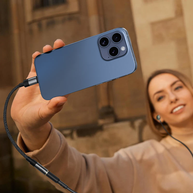 Audio converter J12 USB-C to 3.5mm female
