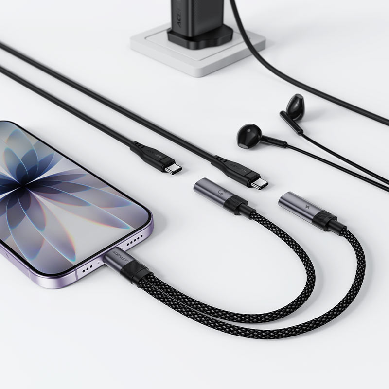 Adapter J14 USB-C to 2xUSB-C