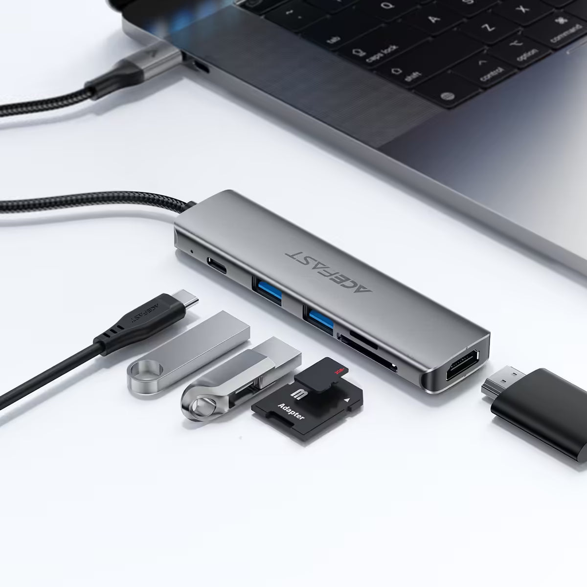 USB-C Docking Station J18 6-in-1